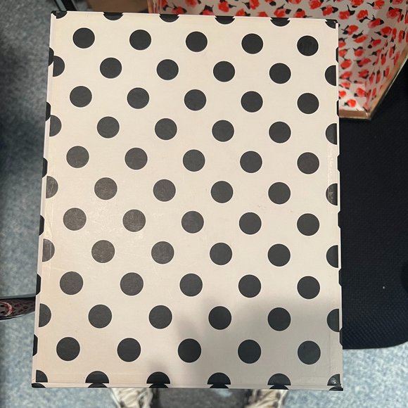 Kate Spade Nesting Boxes set of 3 MORE PHOTOS listing 2 of 2 - Picture 2 of 9